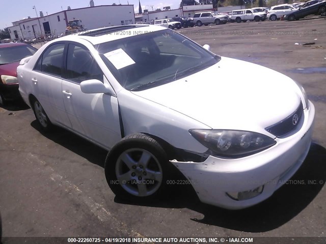 4T1BE32K45U005031 - 2005 TOYOTA CAMRY LE/XLE/SE თეთრი ფოტო 1