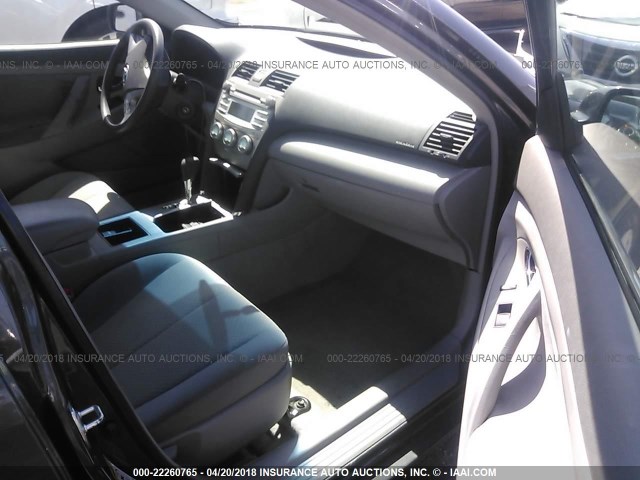 4T1BK46KX8U067398 - 2008 TOYOTA CAMRY LE/XLE/SE ნაცრისფერი ფოტო 5