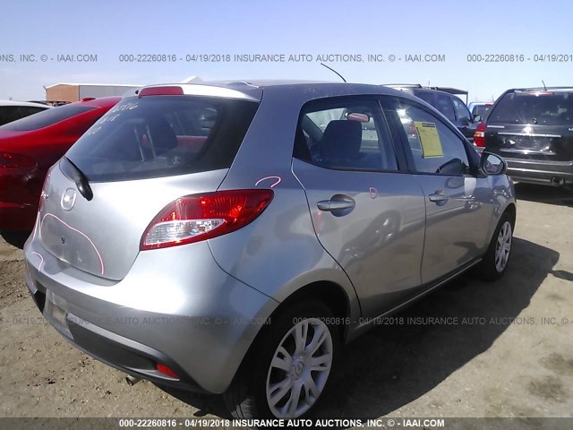 JM1DE1HY8B0102331 - 2011 MAZDA MAZDA2 GRAY photo 4