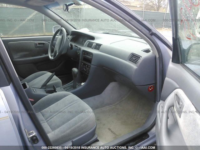 4T1BG22KXVU064315 - 1997 TOYOTA CAMRY CE/LE/XLE 蓝色 照片 5