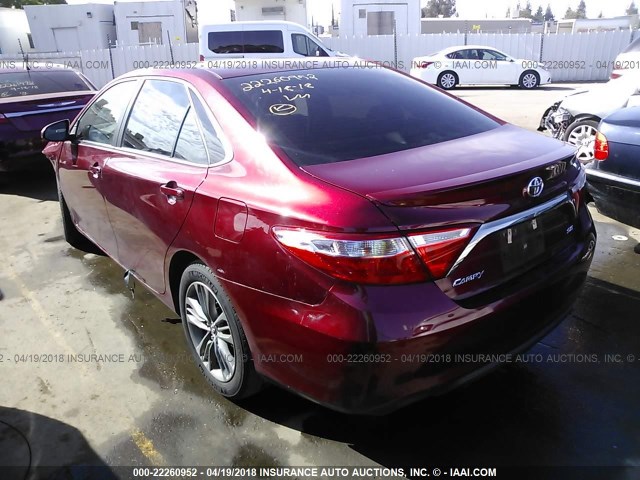 4T1BF1FK6FU888711 - 2015 TOYOTA CAMRY LE/XLE/SE/XSE მუქწითელი ფოტო 3