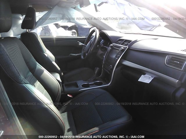 4T1BF1FK6FU888711 - 2015 TOYOTA CAMRY LE/XLE/SE/XSE მუქწითელი ფოტო 5