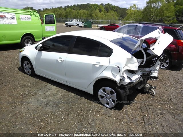 3KPFK4A73HE122331 - 2017 KIA FORTE LX WHITE photo 3