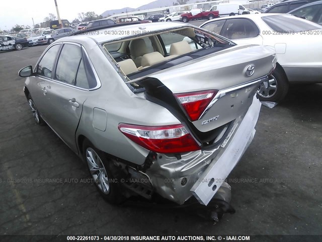 4T1BF1FK1HU370623 - 2017 TOYOTA CAMRY LE/XLE/SE/XSE ოქროსფერი ფოტო 3