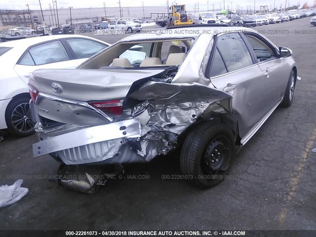 4T1BF1FK1HU370623 - 2017 TOYOTA CAMRY LE/XLE/SE/XSE ოქროსფერი ფოტო 4