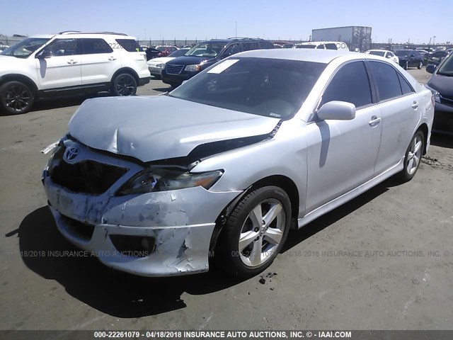 4T1BF3EK3AU043580 - 2010 TOYOTA CAMRY SE/LE/XLE SILVER photo 2