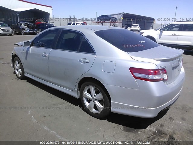 4T1BF3EK3AU043580 - 2010 TOYOTA CAMRY SE/LE/XLE SILVER photo 3