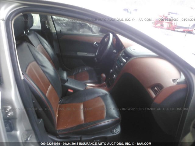 1G1ZK57788F175423 - 2008 CHEVROLET MALIBU LTZ 银色 照片 5