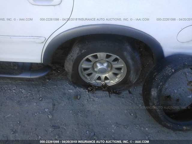 1FMRU15L12LA29234 - 2002 FORD EXPEDITION XLT 白色 照片 6