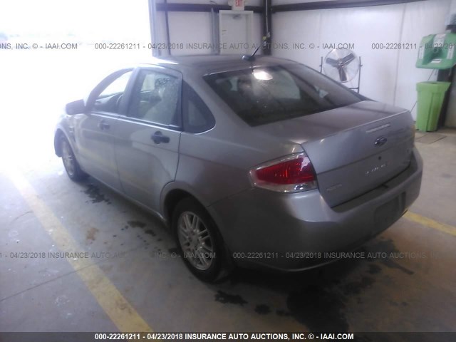 1FAHP35N78W198255 - 2008 FORD FOCUS SE/SEL/SES GRAY photo 3