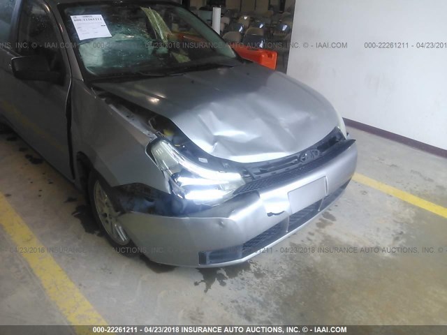 1FAHP35N78W198255 - 2008 FORD FOCUS SE/SEL/SES GRAY photo 6