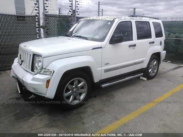 1C4PJMAK7CW184941 - 2012 JEEP LIBERTY SPORT WHITE photo 2