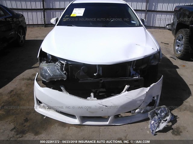 4T1BF1FK0EU330142 - 2014 TOYOTA CAMRY L/SE/LE/XLE 白色 照片 6