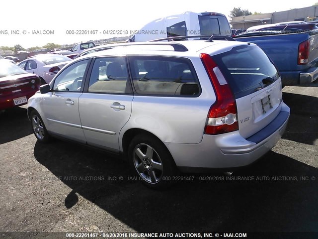 YV1MJ682952077737 - 2005 VOLVO V50 T5 SILVER photo 3