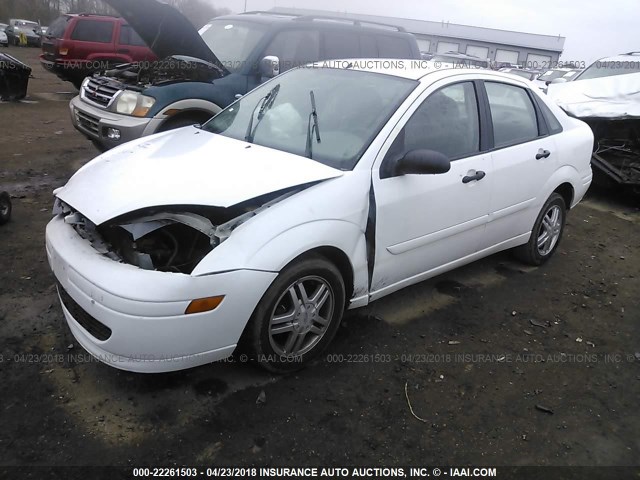 1FAFP34P33W335095 - 2003 FORD FOCUS SE/SE COMFORT/SE SPORT WHITE photo 2