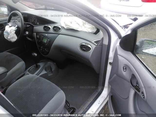 1FAFP34P33W335095 - 2003 FORD FOCUS SE/SE COMFORT/SE SPORT WHITE photo 5