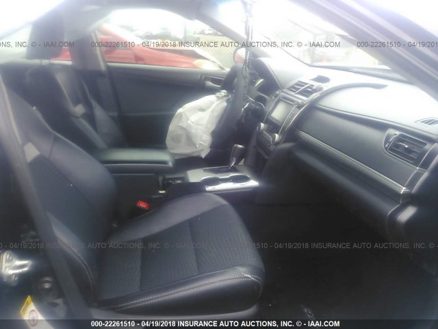 4T1BF1FK0DU254176 - 2013 TOYOTA CAMRY L/SE/LE/XLE შავი ფოტო 5