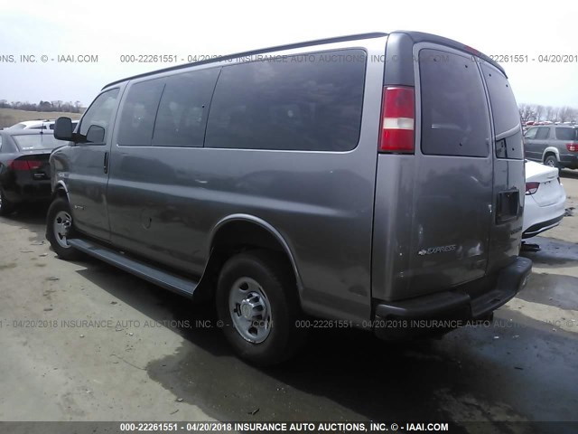 1GAGG25V061236637 - 2006 CHEVROLET EXPRESS G2500  GRAY photo 3