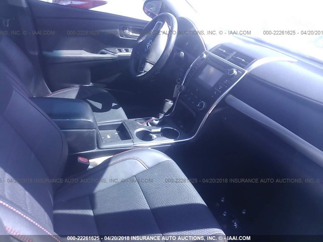 4T1BF1FK2GU195801 - 2016 TOYOTA CAMRY LE/XLE/SE/XSE SILVER photo 5