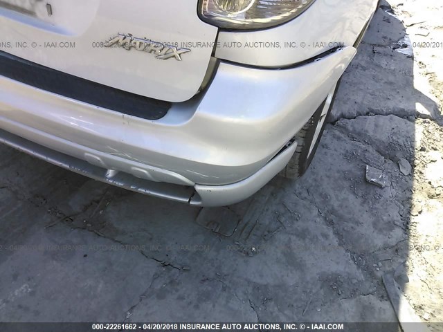 2T1KR32E75C417265 - 2005 TOYOTA COROLLA MATRIX XR SILVER photo 6