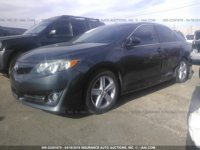 4T1BF1FK4DU290145 - 2013 TOYOTA CAMRY L/SE/LE/XLE Boz foto 2