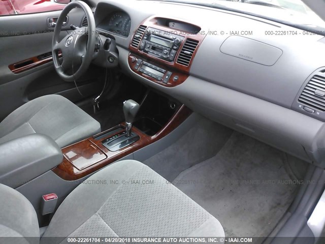 JTDBE32K530152807 - 2003 TOYOTA CAMRY LE/XLE SILVER photo 5