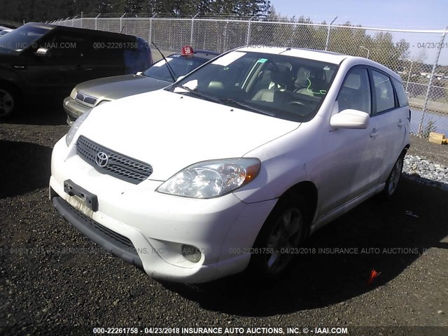 2T1LR32E46C562396 - 2006 TOYOTA COROLLA MATRIX XR WHITE photo 2