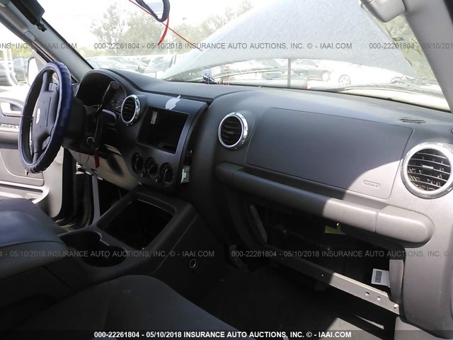 1FMPU15L03LA85433 - 2003 FORD EXPEDITION XLT შავი ფოტო 5