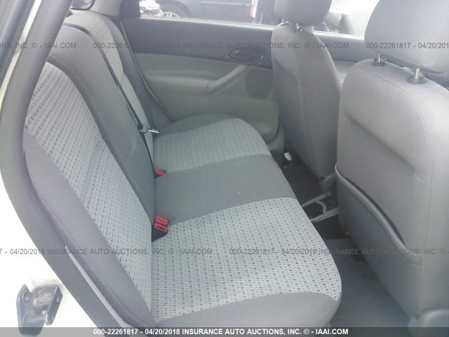 1FAHP34N97W162504 - 2007 FORD FOCUS ZX4/S/SE/SES 白色 照片 8