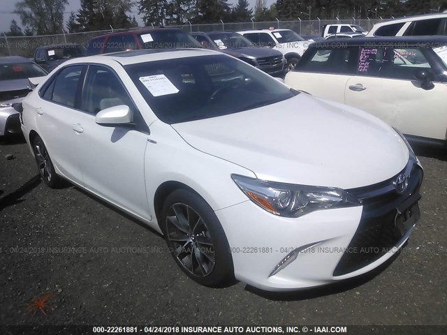 4T1BF1FK0FU053705 - 2015 TOYOTA CAMRY LE/XLE/SE/XSE WHITE photo 1