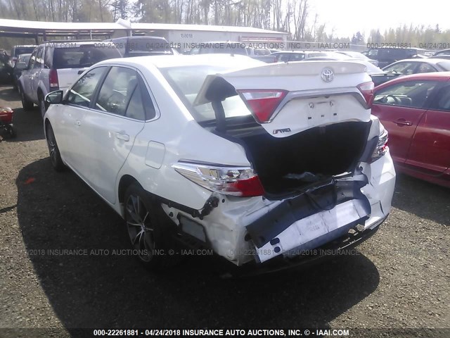 4T1BF1FK0FU053705 - 2015 TOYOTA CAMRY LE/XLE/SE/XSE WHITE photo 3