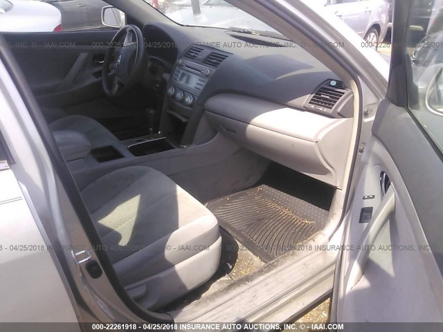 4T1BK46K37U541075 - 2007 TOYOTA CAMRY NEW GENERAT LE/XLE/SE SILVER photo 5