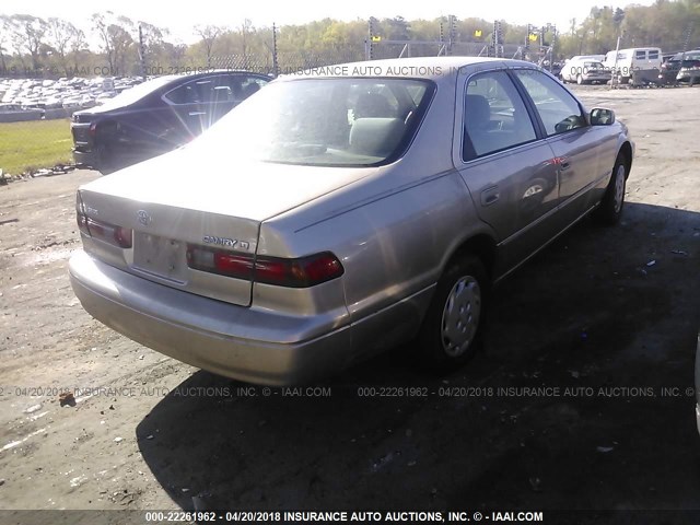 4T1BG22K2VU113846 - 1997 TOYOTA CAMRY CE/LE/XLE 金色 照片 4