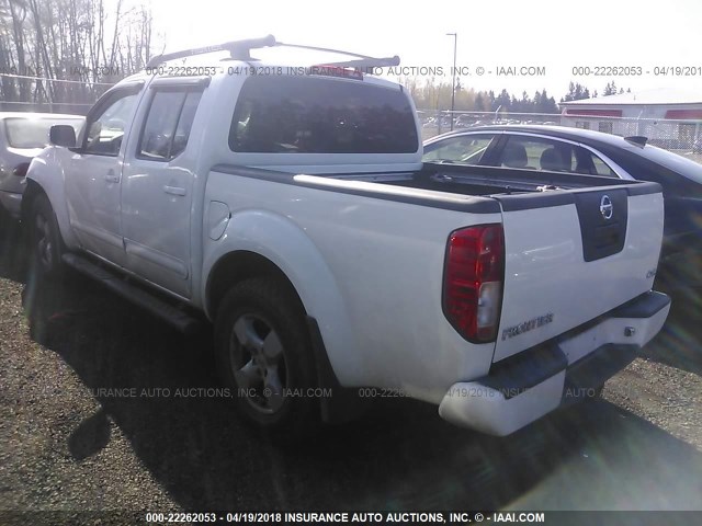 1N6AD07W96C405703 - 2006 NISSAN FRONTIER CREW CAB LE/SE/OFF ROAD WHITE photo 3