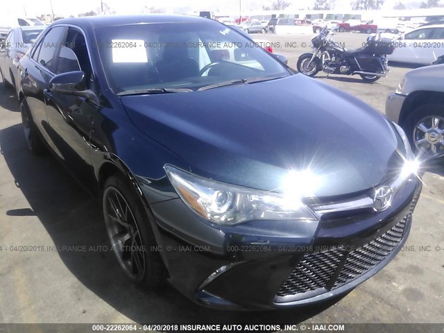 4T1BF1FK6GU506405 - 2016 TOYOTA CAMRY LE/XLE/SE/XSE ლურჯი ფოტო 1