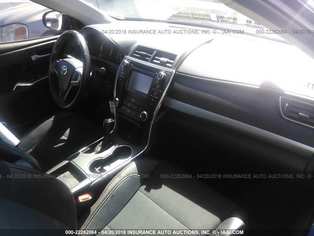 4T1BF1FK6GU506405 - 2016 TOYOTA CAMRY LE/XLE/SE/XSE ლურჯი ფოტო 5