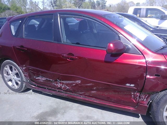 JM1BK343781104614 - 2008 MAZDA 3 HATCHBACK RED photo 6