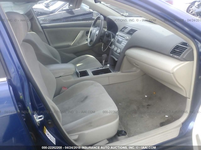 4T4BF3EK8AR022701 - 2010 TOYOTA CAMRY SE/LE/XLE 蓝色 照片 5