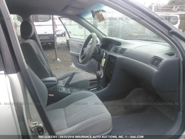 JT2BG22K0Y0424054 - 2000 TOYOTA CAMRY CE/LE/XLE 银色 照片 5
