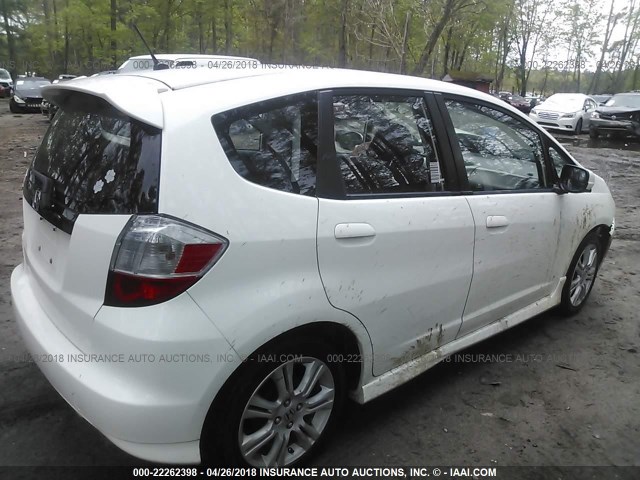 JHMGE8H58BC016722 - 2011 HONDA FIT SPORT WHITE photo 4