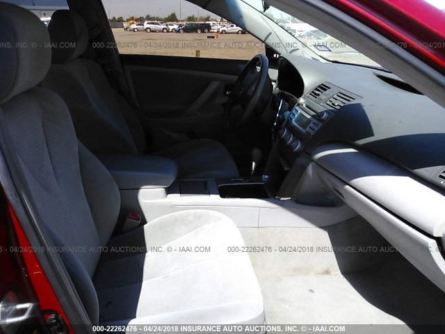 4T1BF3EK0BU741579 - 2011 TOYOTA CAMRY SE/LE/XLE RED photo 5