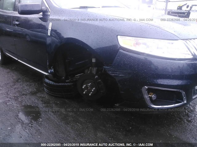 1LNHM94R89G621538 - 2009 LINCOLN MKS BLUE photo 6