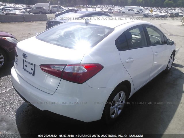 KNAFK4A67G5442704 - 2016 KIA FORTE LX WHITE photo 4