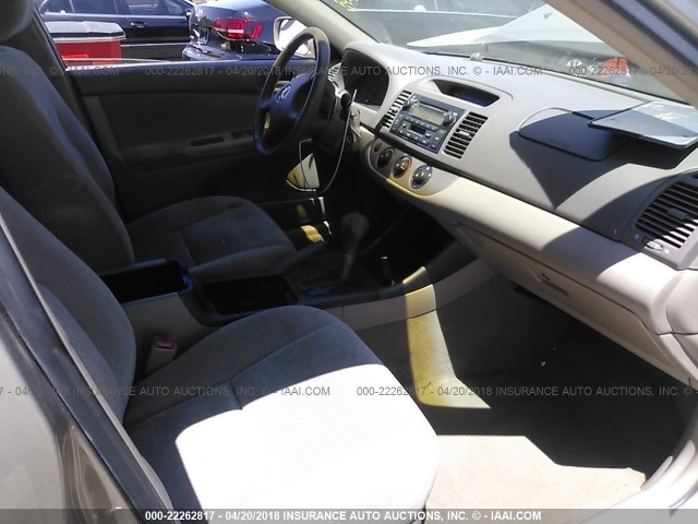 4T1BE32K64U893490 - 2004 TOYOTA CAMRY LE/XLE/SE შამპანური ფოტო 5