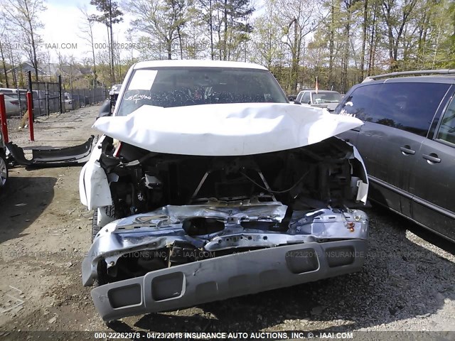 1GCHC29U25E145708 - 2005 CHEVROLET SILVERADO C2500 HEAVY DUTY WHITE photo 6