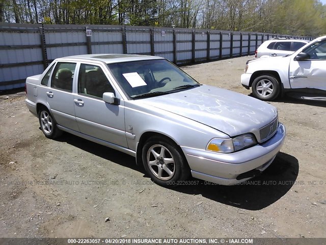 YV1LS55A2X2612781 - 1999 VOLVO S70 SILVER photo 1