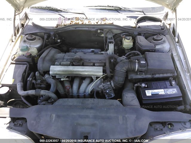 YV1LS55A2X2612781 - 1999 VOLVO S70 SILVER photo 10