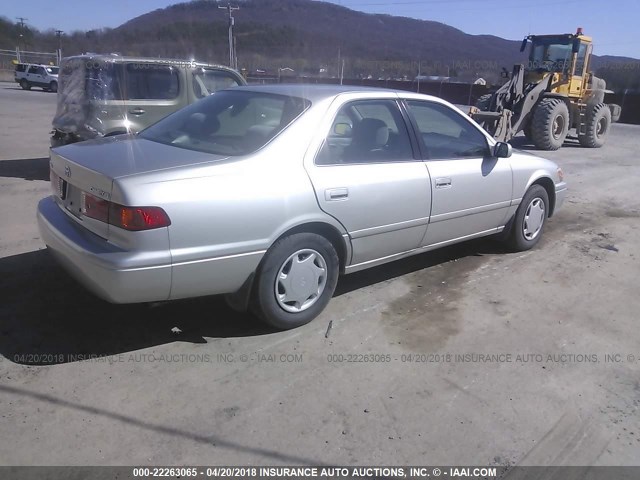 4T1BG22K3YU707642 - 2000 TOYOTA CAMRY CE/LE/XLE 银色 照片 4