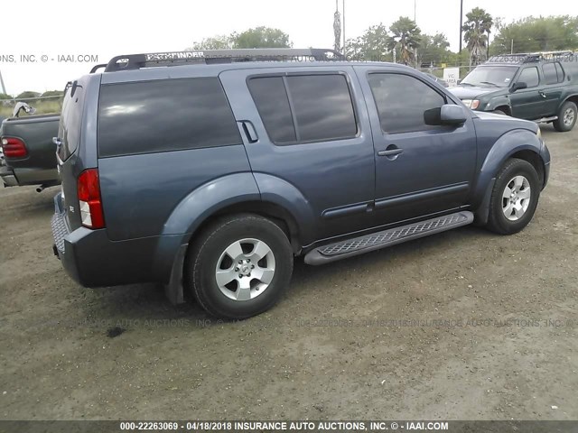 5N1AR18U86C679865 - 2006 NISSAN PATHFINDER LE/SE/XE BLUE photo 4