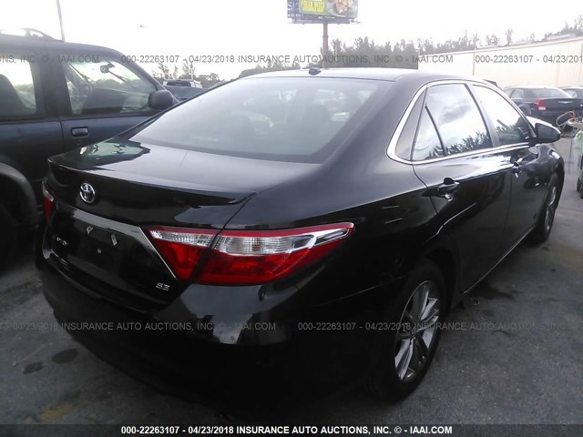 4T1BF1FK2FU110227 - 2015 TOYOTA CAMRY LE/XLE/SE/XSE BLACK photo 4